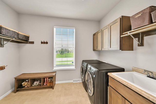 7850 Mourning Dove LANE, Mequon, WI 53097