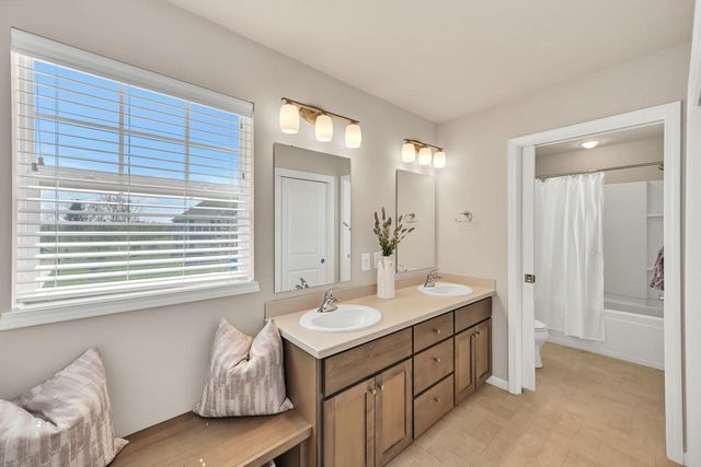 7850 Mourning Dove LANE, Mequon, WI 53097