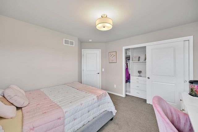 7850 Mourning Dove LANE, Mequon, WI 53097