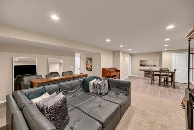 7850 Mourning Dove LANE, Mequon, WI 53097