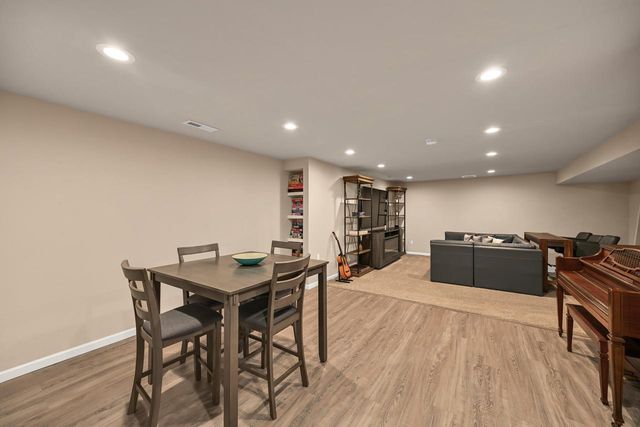 7850 Mourning Dove LANE, Mequon, WI 53097