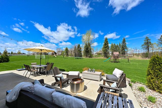 7850 Mourning Dove LANE, Mequon, WI 53097