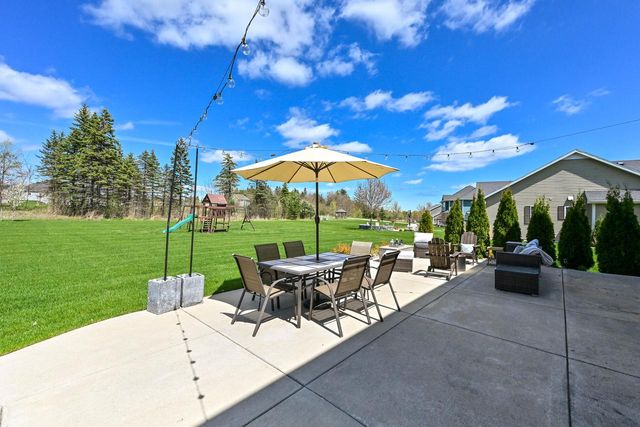 7850 Mourning Dove LANE, Mequon, WI 53097
