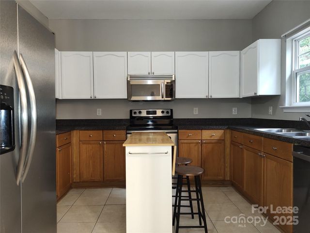 467 Doughton Lane, Charlotte, NC 28217