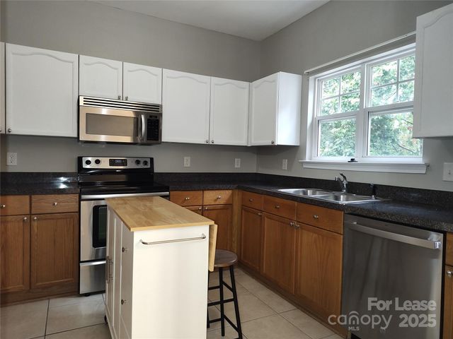 467 Doughton Lane, Charlotte, NC 28217