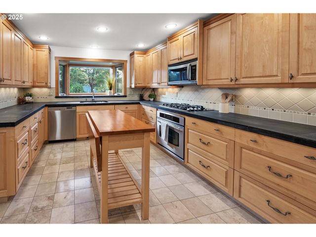 88787 BLUE HERON Rd, Gearhart, OR 97138