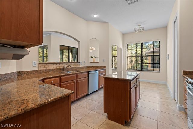 1248 Carpazi CT 704, Naples, FL 34105