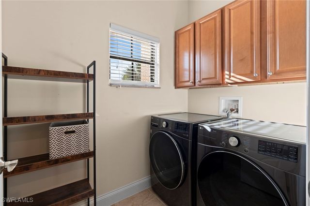 1248 Carpazi CT 704, Naples, FL 34105