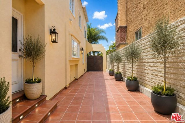 439 S Beverwil Drive, Beverly Hills, CA 90212