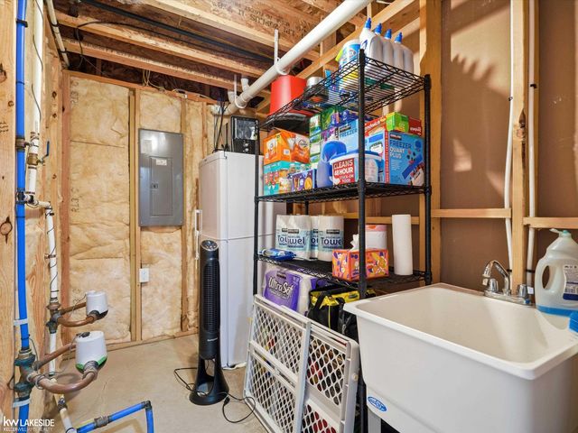 3208 Hill Hollow Lane, Howell, MI 48855
