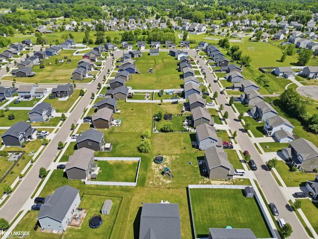 3208 Hill Hollow Lane, Howell, MI 48855