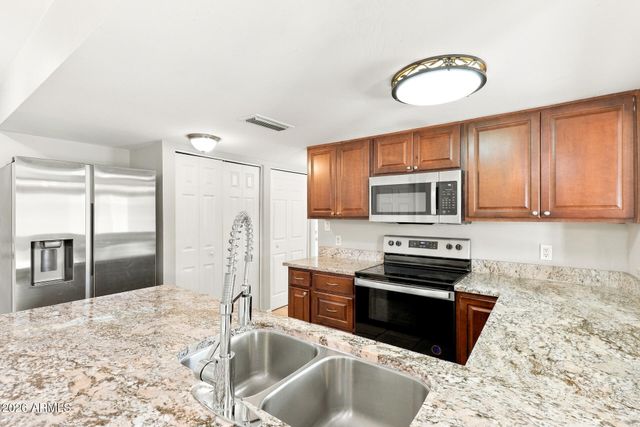 3819 W MERCER Lane, Phoenix, AZ 85029