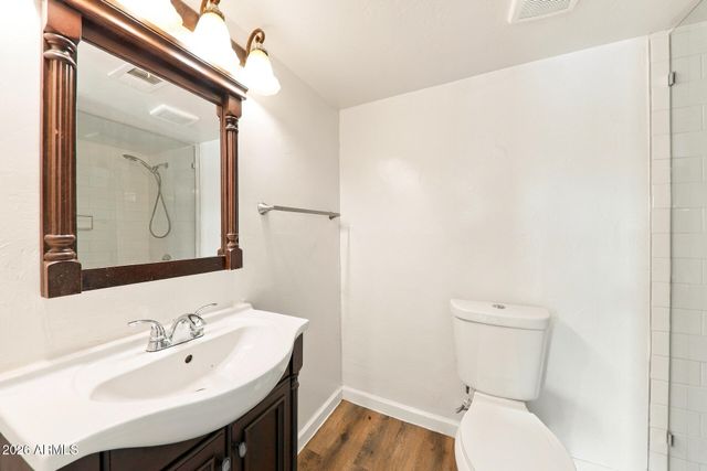 3819 W MERCER Lane, Phoenix, AZ 85029