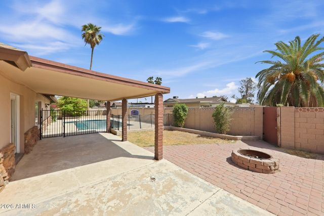 3819 W MERCER Lane, Phoenix, AZ 85029