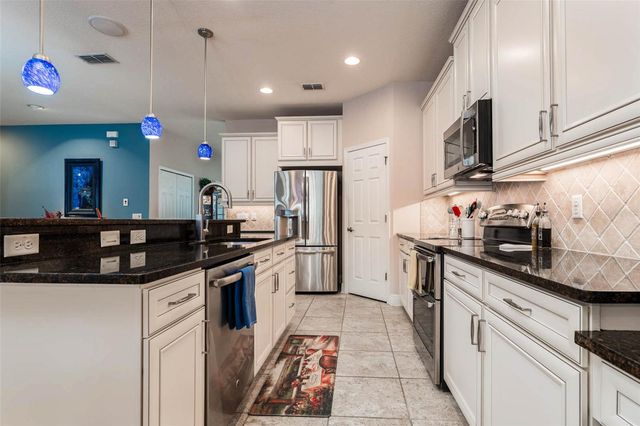 220 PARSONS WOODS DRIVE, Seffner, FL 33584
