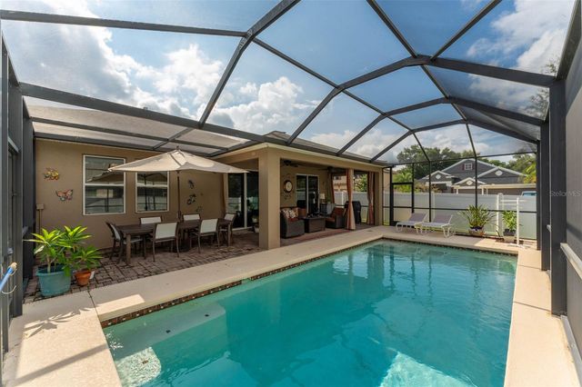 220 PARSONS WOODS DRIVE, Seffner, FL 33584