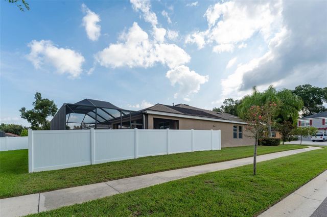 220 PARSONS WOODS DRIVE, Seffner, FL 33584