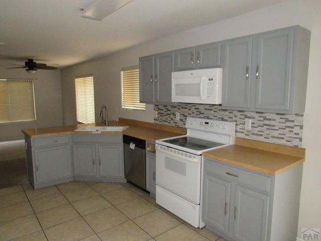 5075 Thrush Dr, Pueblo, CO 81008