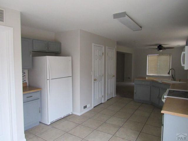 5075 Thrush Dr, Pueblo, CO 81008