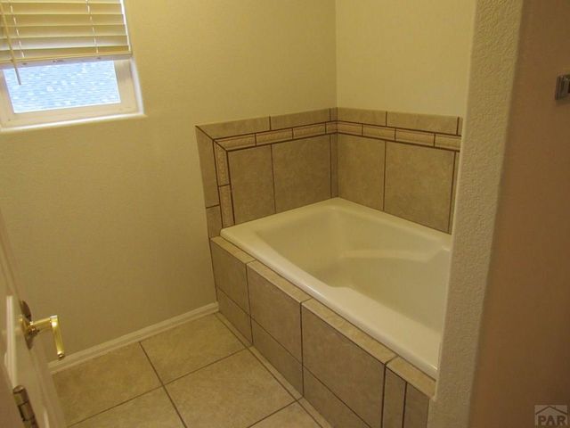 5075 Thrush Dr, Pueblo, CO 81008