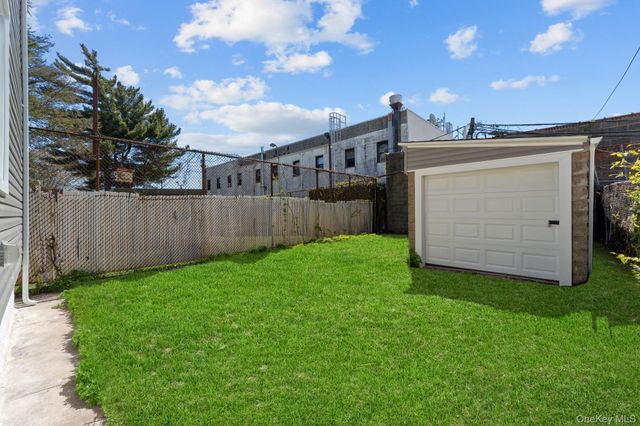 205-28 116 Road, Saint Albans, NY 11412