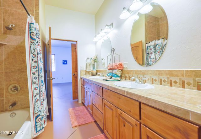 6754 E ROBERTO Loop, Hereford, AZ 85615