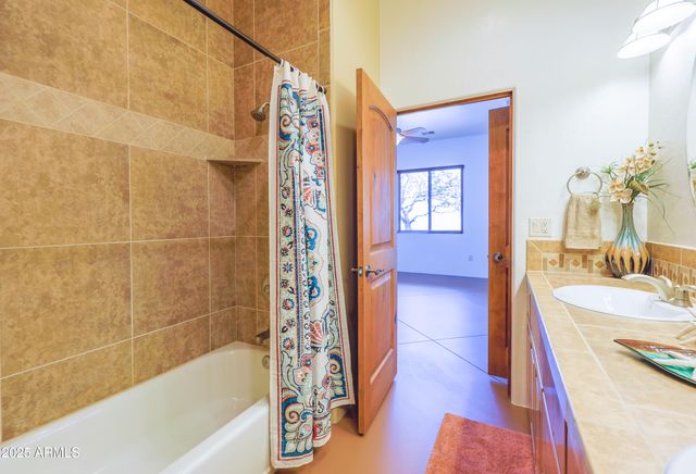 6754 E ROBERTO Loop, Hereford, AZ 85615