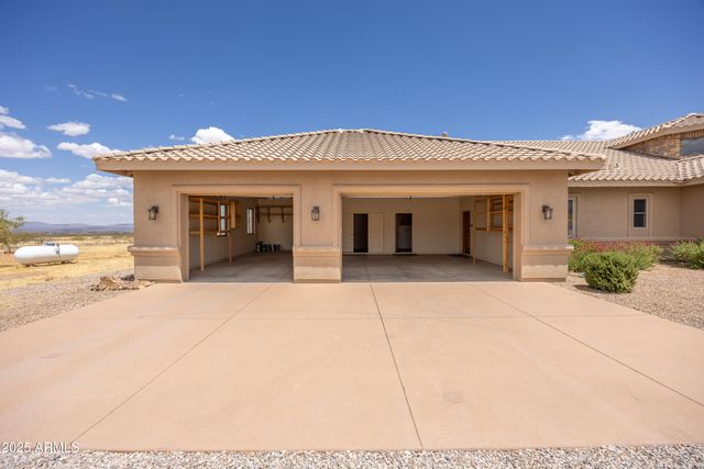 6754 E ROBERTO Loop, Hereford, AZ 85615