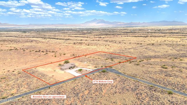 6754 E ROBERTO Loop, Hereford, AZ 85615