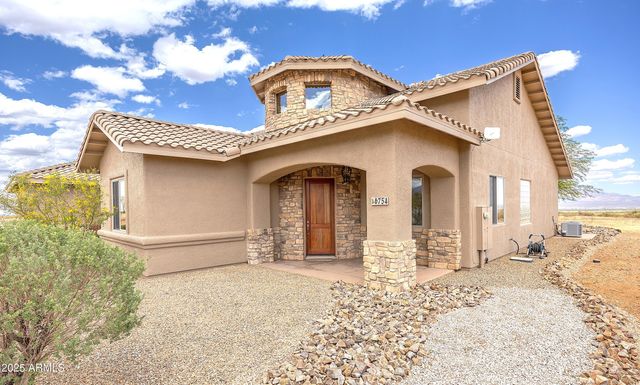 6754 E ROBERTO Loop, Hereford, AZ 85615