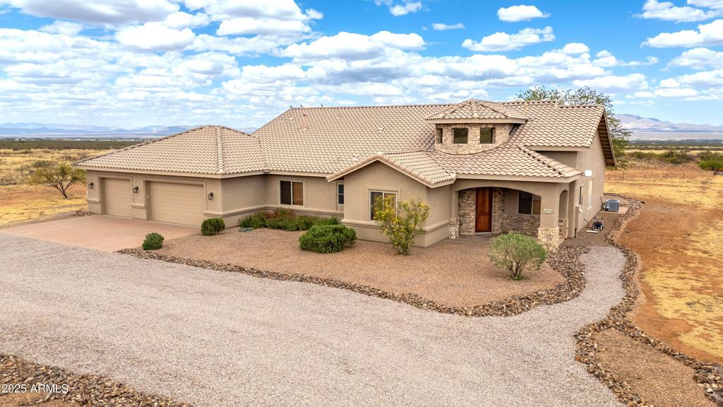 6754 E ROBERTO Loop, Hereford, AZ 85615