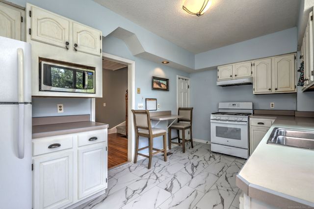 18 Court Street, Branford, CT 06405