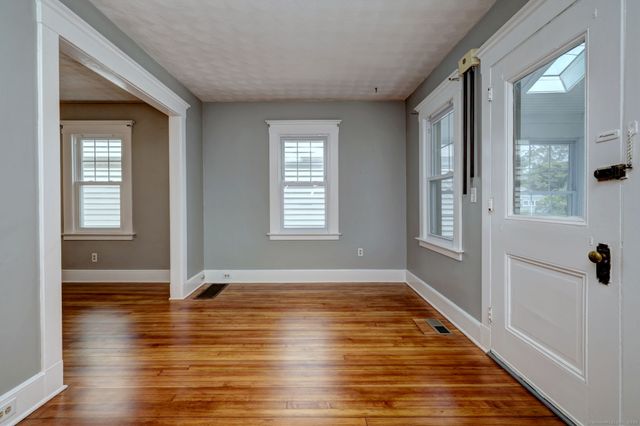 18 Court Street, Branford, CT 06405