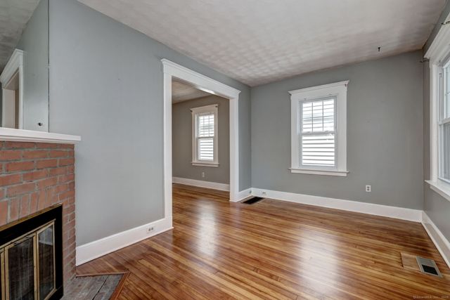 18 Court Street, Branford, CT 06405
