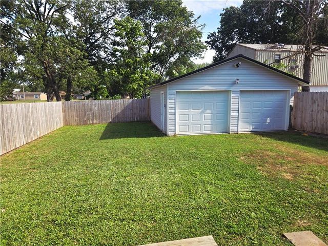 404 W Buffalo Street, Girard, KS 66743