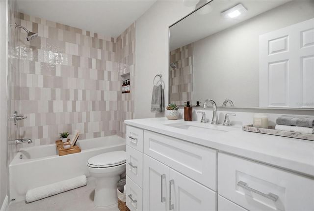 6220 27TH AVENUE N, St Petersburg, FL 33710