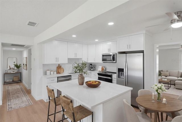 6220 27TH AVENUE N, St Petersburg, FL 33710