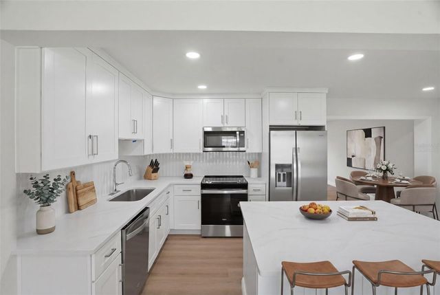 6220 27TH AVENUE N, St Petersburg, FL 33710