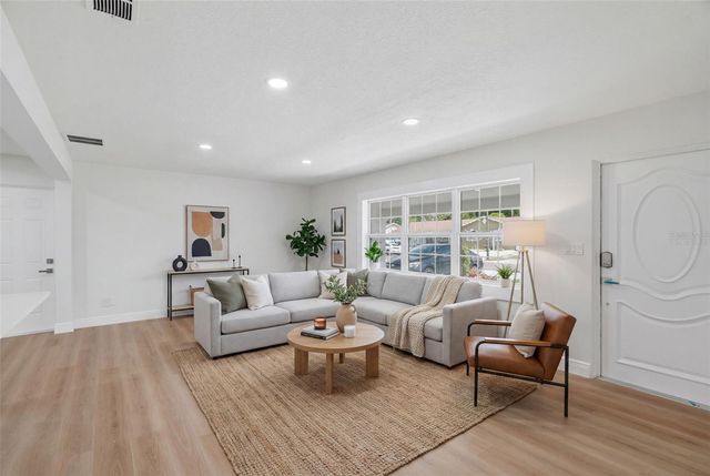 6220 27TH AVENUE N, St Petersburg, FL 33710