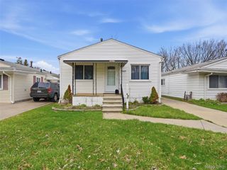 20629 Hollywood Street, Harper Woods, MI 48225