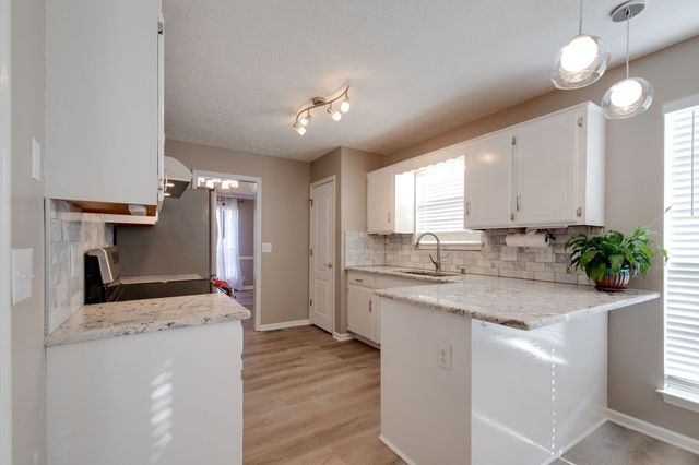 644 Knollwood Dr, La Vergne, TN 37086