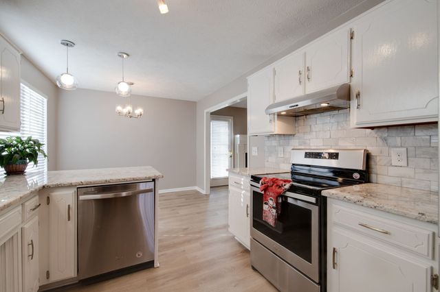 644 Knollwood Dr, La Vergne, TN 37086