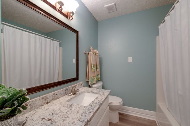 644 Knollwood Dr, La Vergne, TN 37086