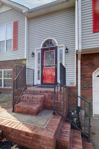 644 Knollwood Dr, La Vergne, TN 37086