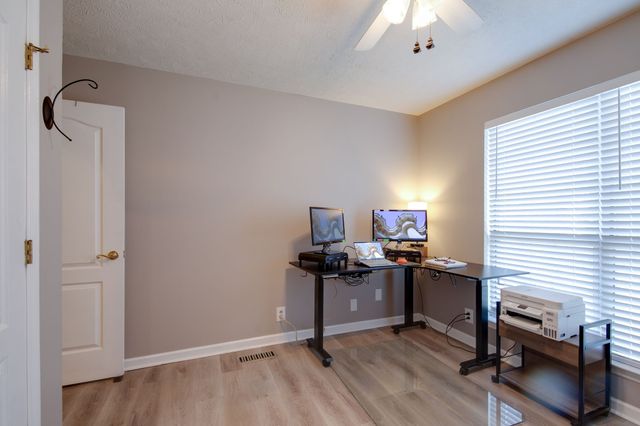 644 Knollwood Dr, La Vergne, TN 37086