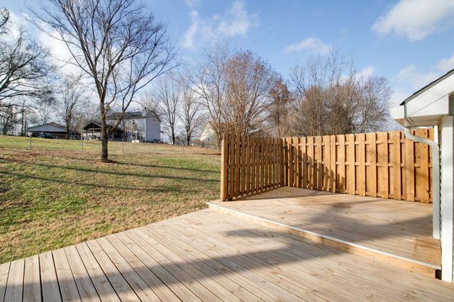 644 Knollwood Dr, La Vergne, TN 37086