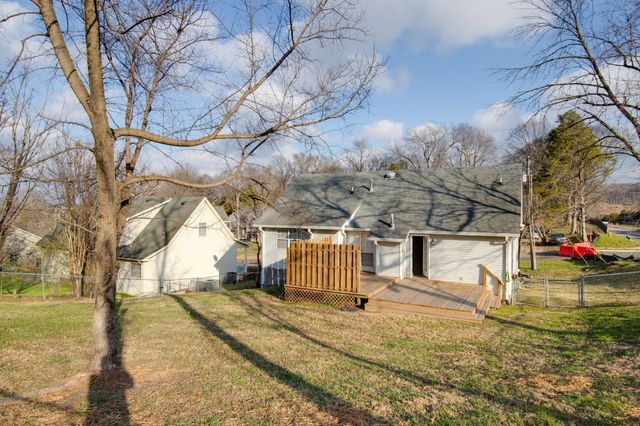 644 Knollwood Dr, La Vergne, TN 37086