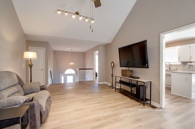 644 Knollwood Dr, La Vergne, TN 37086