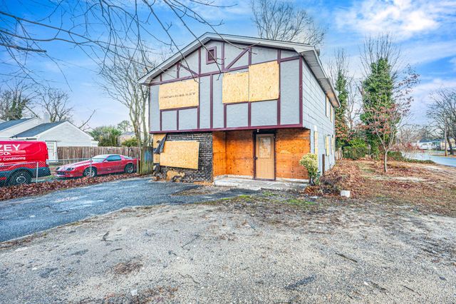 53 Hounslow Road, Shirley, NY 11967