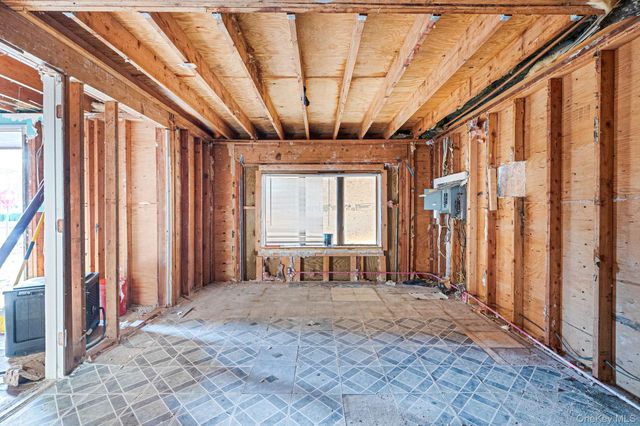 53 Hounslow Road, Shirley, NY 11967